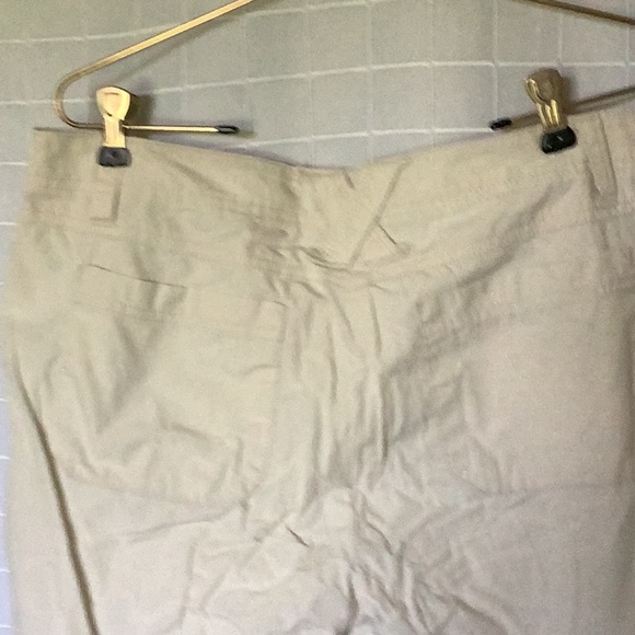 Izod size 10 tan capris - Picture 5 of 6